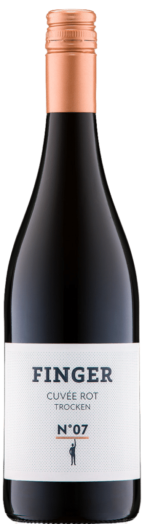 Weingut Andreas Finger, Rheinhessen, Rotwein, ROT, Cuvée, Weinliebe, Aus LIebe Zum Wein, Dornfelder, Cabernet Dorio, Merlot, Der Finger N°07 CUVÈE ROT TROCKEN ist ein kraftvoller deutscher Rotwein aus der renommierten Weinregion Rheinhessen in Deutschland, produziert vom Weingut Finger. Diese trockene Rotwein-Cuvée vereint mehrere Rebsorten zu einem harmonischen, fruchtbetonten Stil und repräsentiert modernen deutschen Weinbau mit Fokus auf Balance und Struktur. Im Glas zeigt sich der Wein in einem tiefen Rubinrot mit dunklen Reflexen. Das Bouquet entfaltet Aromen von reifen Kirschen, schwarzen Johannisbeeren und dunklen Beeren, ergänzt durch feine Noten von Gewürzen, Kakao und subtilen Röstaromen. Diese Kombination verleiht dem Wein Tiefe, Komplexität und einen ausdrucksstarken Charakter. Am Gaumen präsentiert sich die Finger N°07 CUVÈE ROT TROCKEN vollmundig, weich und harmonisch. Die samtigen Tannine verbinden sich mit der lebendigen Frucht, während die ausgewogene Säurestruktur Frische und Balance bietet. Der Abgang ist lang, rund und angenehm anhaltend. Dieser deutsche Rotwein aus Rheinhessen ist ein typischer Vertreter moderner Cuvée-Weine. Er überzeugt durch seine intensive Fruchtigkeit, seine klare Struktur und seinen eleganten, zugänglichen Stil – ideal für alle Liebhaber fruchtbetonter, deutscher Rotweine.
